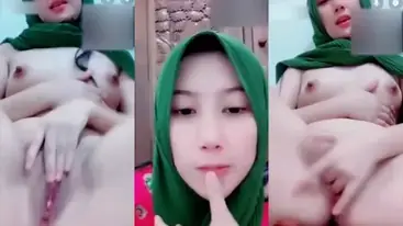 Bokep Jilbab Chat Sex Berujung Jari Memek Basah